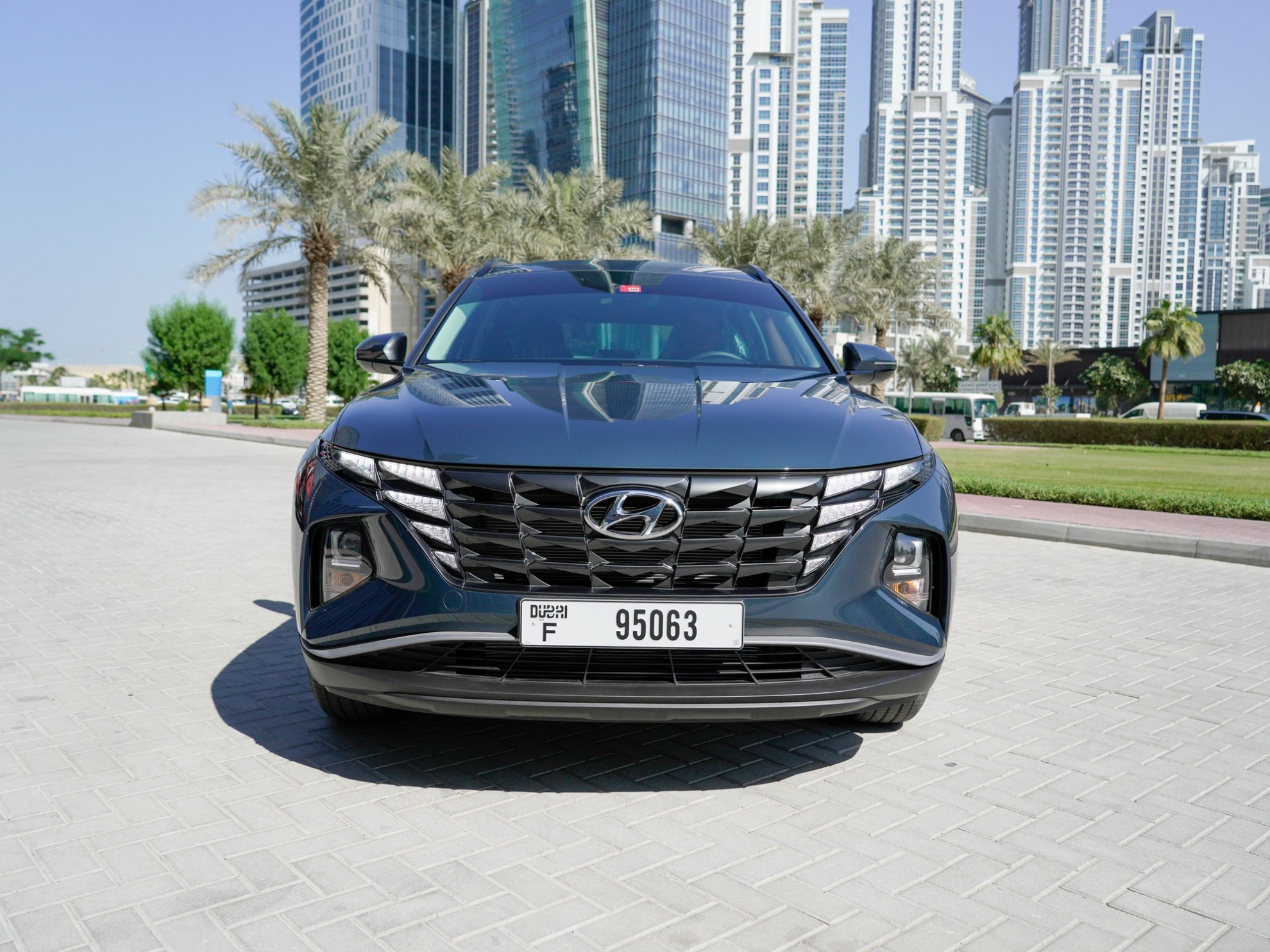 https://www.quickdrive.ae/uploads/2022/10/22/Hyundai_Tucson_2023 (9).jpg
